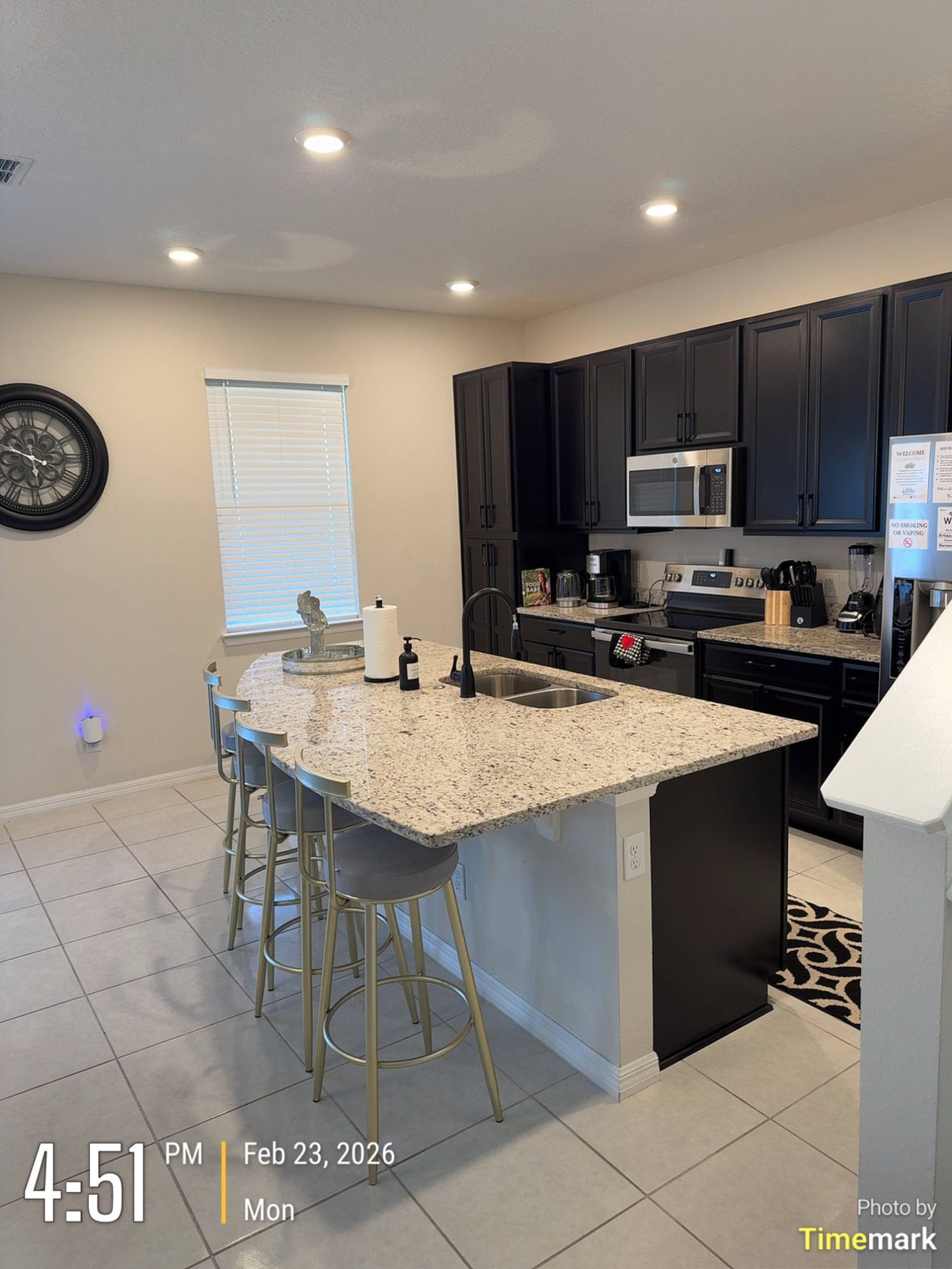 Airbnb turnover cleaning Four Corners FL